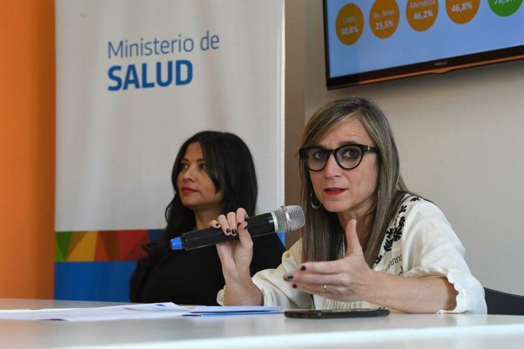 “Hay 185 localidades, de las 427, que llegaron al 95%”, afirmó la ministra de Salud.