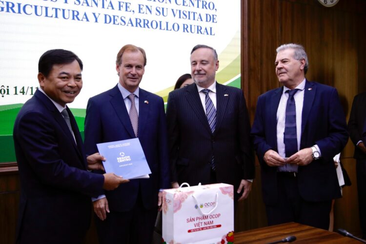 La Región Centro avanza en acuerdos para exportar porcinos y cítricos a Vietnam