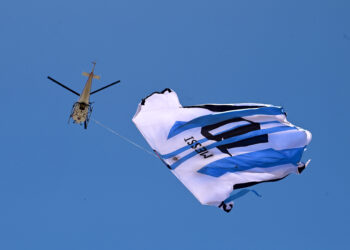 La camiseta más grande de Messi flameó en Rosario