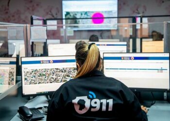 El conmovedor momento en el que el 911 asistió a una mujer a dar a luz a su bebé