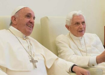 A los 95 años falleció Benedicto XVI, el Papa que le abrió paso a Francisco