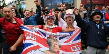 Un empresario inglés compró 18.000 camisetas con la inscripción «Inglaterra campeón»