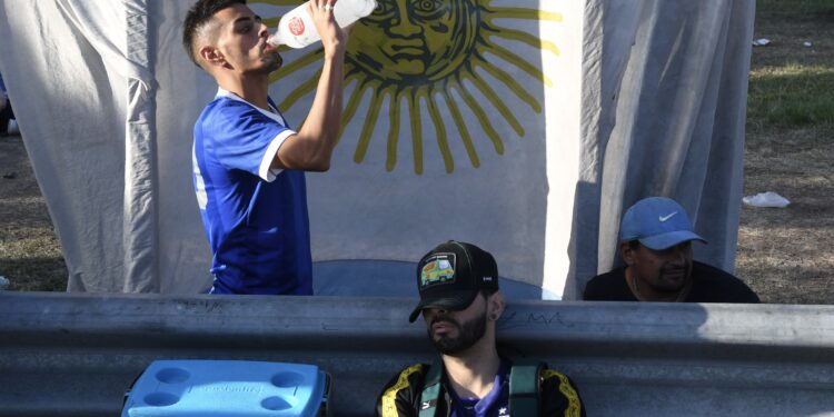 Así fue el frenético recibimiento a la Selección en su traslado hacia el predio de AFA