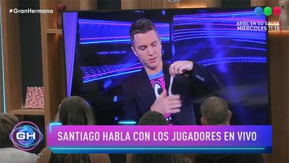 Santiago del Moro les enseñó a usar preservativos a los participantes y causó furor