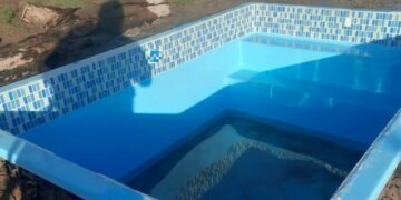 Le robaron la pileta, la buscó con un drone y se topó con un vecino instalándola en su patio