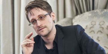 Snowden recibió su documento de ciudadano ruso después de que Putin se lo concediera