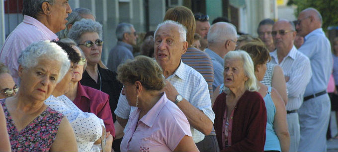 En Córdoba, el 63% de los adultos mayores esperan más de una hora para recibir atención médica