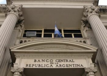 Analistas respaldan la medida del BCRA de mantener las tasas de interés en niveles altos