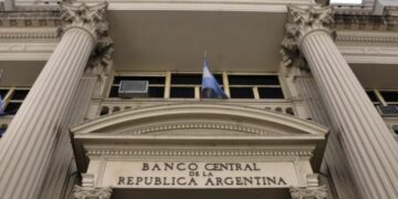 Analistas respaldan la medida del BCRA de mantener las tasas de interés en niveles altos