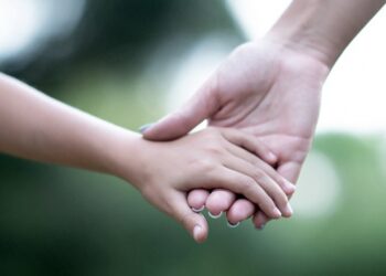 Abren una convocatoria nacional para adoptar a una niña de diez años con discapacidad