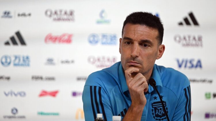 Scaloni muestra reserva con De Paul y Di María: "No me atrevería a decir si estarán o no"