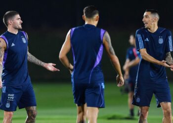 En el medio de rumores, De Paul y Di María entrenaron a la par del grupo