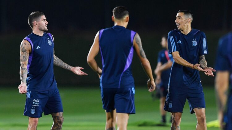 En el medio de rumores, De Paul y Di María entrenaron a la par del grupo
