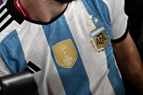 Comenzó hoy la venta de la camiseta de Argentina con las 3 estrellas