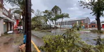 Fuerte temporal voló una casa y hay evacuados