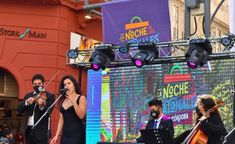 Con tinte navideño, vuelve este martes la Noche de las Peatonales en Córdoba