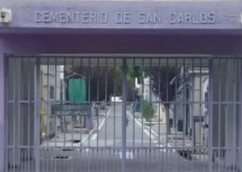 Un joven entró a buscar una pelota que cayó en un cementerio y jamás volvió