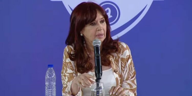 Se apartó uno de los jueces que debe revisar la condena a CFK