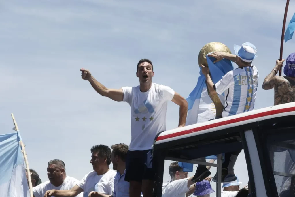 "Ustedes fueron el jugador número 12", el agradecimiento de Scaloni a los hinchas