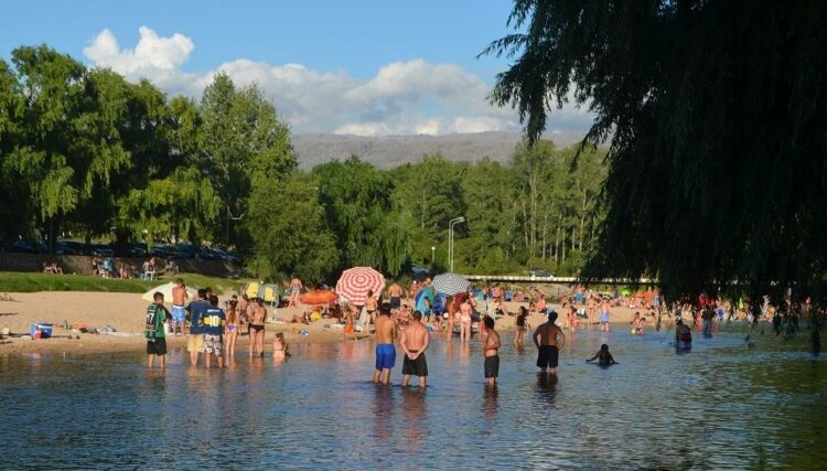 Más de 1,2 millones de turistas recorrieron el país y gastaron $37.304 millones