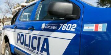 Una mujer policía mató a su hijo, hirió a su hija y luego intentó suicidarse