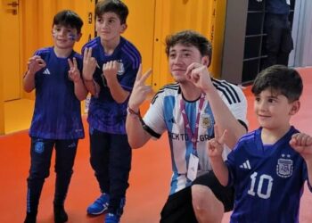 La curiosa foto de los hijos de Messi junto a Paulo Londra que vaticinó el resultado