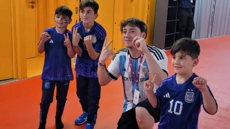 La curiosa foto de los hijos de Messi junto a Paulo Londra que vaticinó el resultado