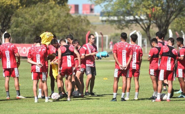 Instituto ya tiene cinco refuerzos y va por más