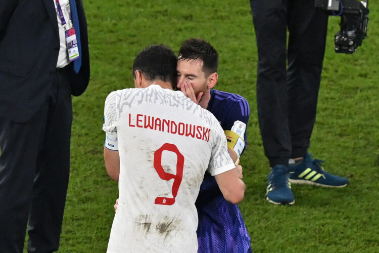 Lewandowski reveló lo que hablaron con Messi al final de Polonia-Argentina