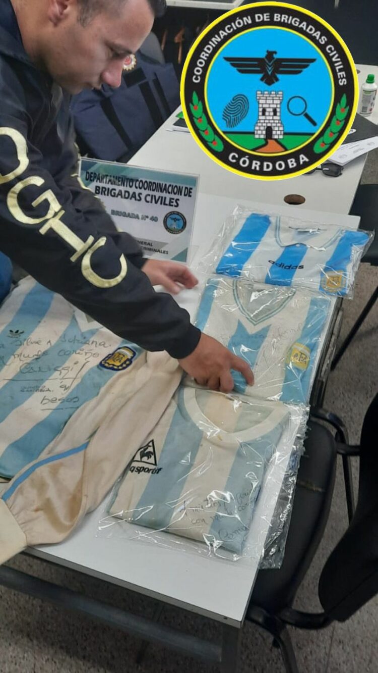 Recuperan en Córdoba camisetas robadas de Caniggia