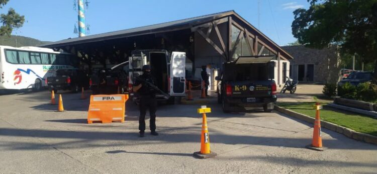 La FPA secuestró drogas en la terminal de Villa General Belgrano