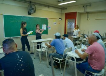 Más de 200 carreros se alfabetizan y se capacitan en oficios