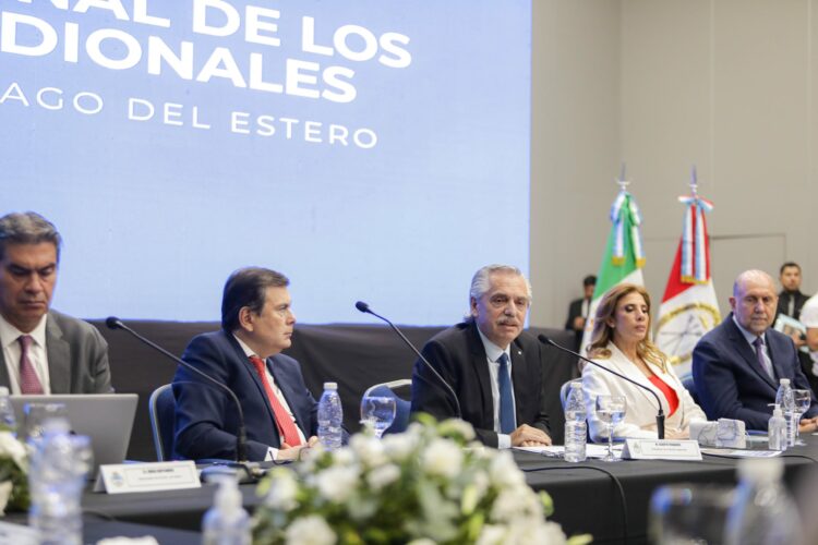El Presidente, ayer junto a Capitanich, Zamora, Ledesma Abdala y Perotti.