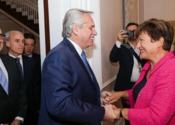 El FMI mantendrá el cobro de sobrecargos por sus préstamos