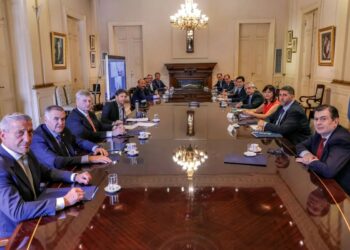 Con apoyo de 14 gobernadores, Fernández recusará a la Corte