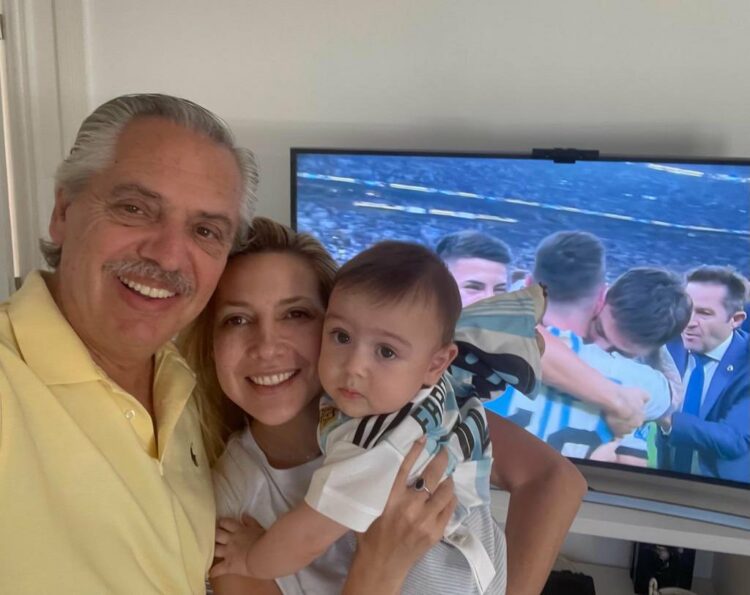 El presidente Fernández celebró junto a su mujer, Fabiola, y su hijo Francisco.