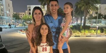 La emotiva reacción de las hijas de Di María cuando su papá apareció de sorpresa en el hotel de Qatar