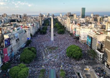 El decreto que confirma el feriado nacional dispuesto para este martes en todo el país