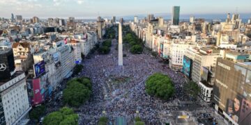 El decreto que confirma el feriado nacional dispuesto para este martes en todo el país