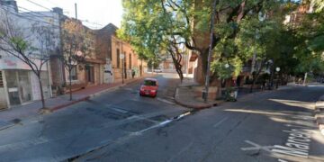 Una mujer cayó en un desagüe y murió en pleno centro