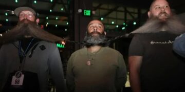 Se unieron para formar la cadena de barbas más larga del planeta