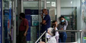Exigen el barbijo en clínicas y centros de salud