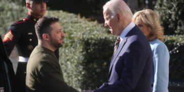 En medio de la guerra, Zelenski se reunió con Biden en EE.UU.