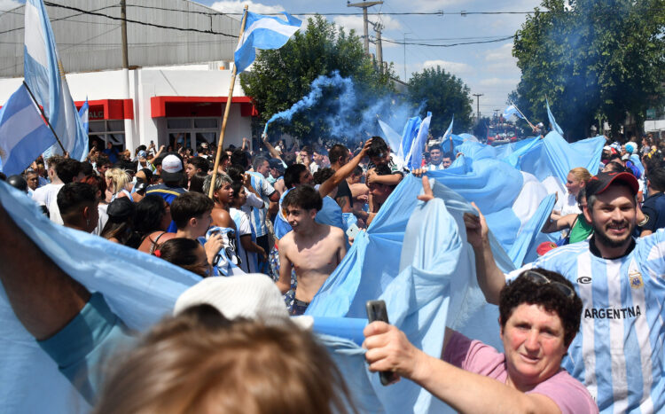 Locura en Calchín, el pueblo de Julián Álvarez