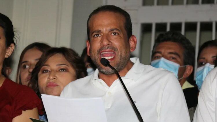 Detienen a Luis Fernando Camacho, gobernador de Santa Cruz y líder opositor