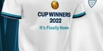 Un empresario compró 18.000 remeras con el nombre de su país con la leyenda de «Campeón del Mundo», pero el equipo quedó eliminado