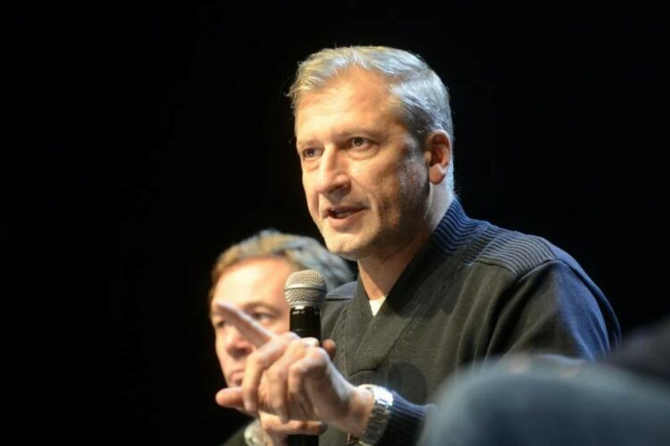 Campana va por la Intendencia
