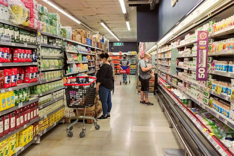 Una familia tipo necesitó más de 145.000 pesos para no ser pobre