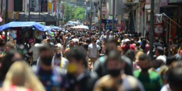 El feriado no se sintió en los negocios del casco céntrico