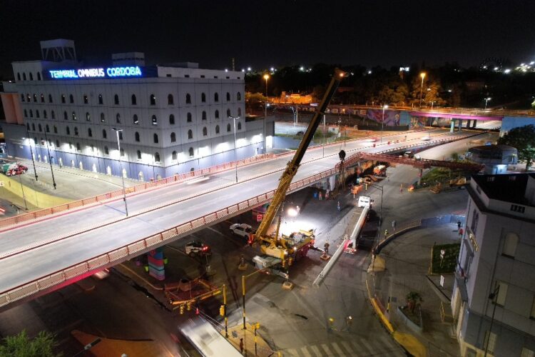 La Municipalidad realiza trabajos nocturnos en la ciclovía aérea